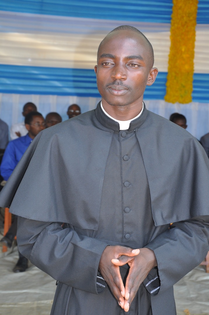 Fr. Siméon besucht die Gläubigen in seiner Pfarrei